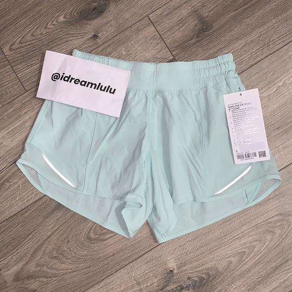 🌿NWT Lululemon Hotty Hot Low Rise Short 4” *Lined - Picture 5 of 6